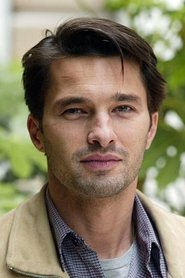 Olivier Martinez as Lazaro Gomez Carilles in Before Night Falls