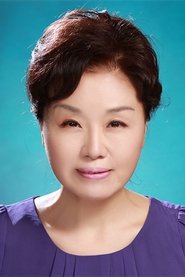 Ban Hye-ra as Jong-su's Mother in Burning