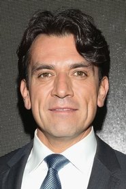 Jorge Salinas as Luis in Amores Perros