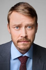 Michael Dorman as Tom Griffin in The Invisible Man